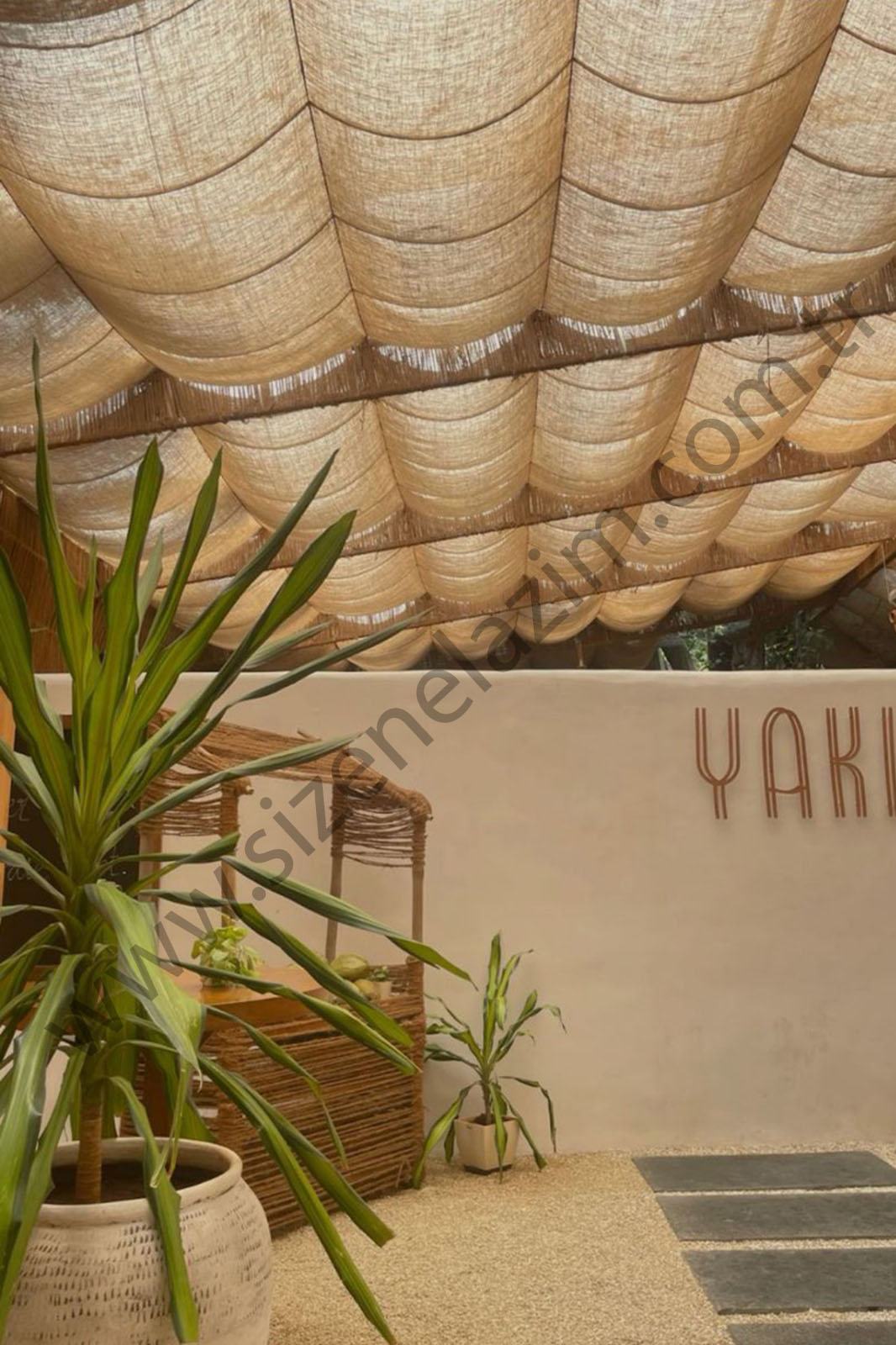 kanaviceteleskopik1 Teleskopik gölgelik sistemleri, açık alanları daha kullanışlı ve konforlu hale getiren modern çözümler arasında yer alır.